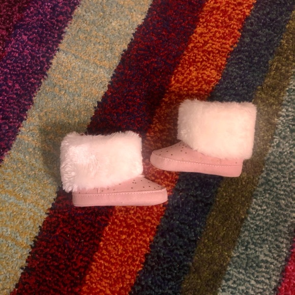PINK BABY BOOTIES WITH FUR - Picture 3 of 8